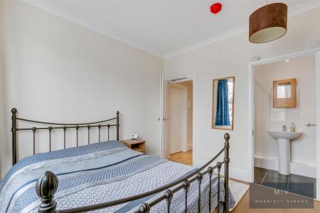 2 bedroom Flat for sale in Woodstock Road, Croydon