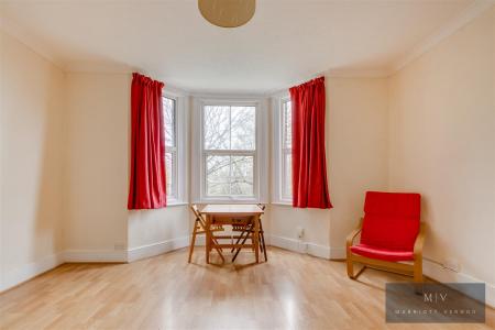 2 bedroom Flat for sale in Woodstock Road, Croydon