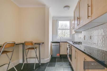 2 bedroom Flat for sale in Woodstock Road, Croydon