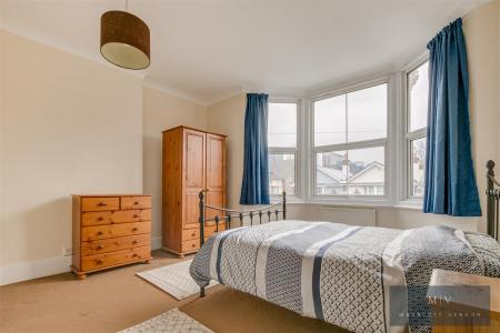 2 bedroom Flat for sale in Woodstock Road, Croydon