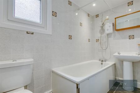 2 bedroom Flat for sale in Woodstock Road, Croydon