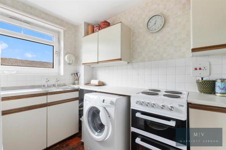 2 bedroom Flat for sale in Cotelands, Croydon