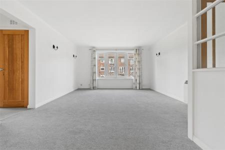 2 bedroom Flat for sale in Addiscombe Road, Croydon