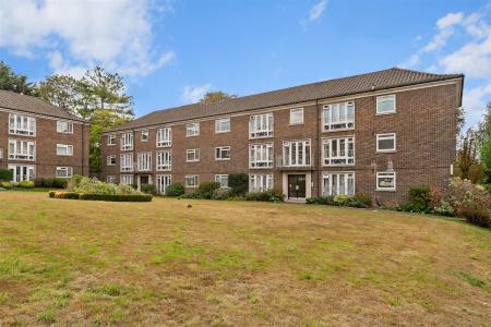 2 bedroom Flat for sale in Addiscombe Road, Croydon