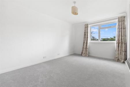 2 bedroom Flat for sale in Addiscombe Road, Croydon
