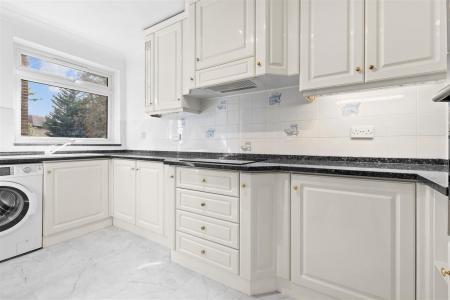 2 bedroom Flat for sale in Addiscombe Road, Croydon