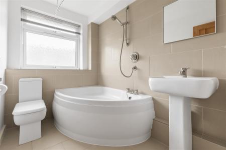 2 bedroom Flat for sale in Addiscombe Road, Croydon