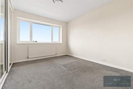 2 bedroom Flat for sale in Bardsley Close, Croydon