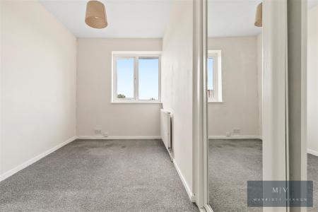 2 bedroom Flat for sale in Bardsley Close, Croydon