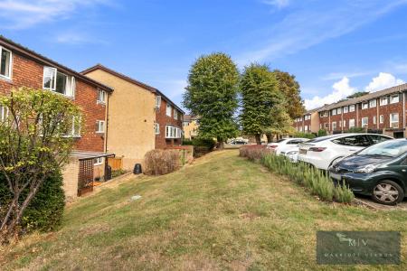 2 bedroom Flat for sale in Bardsley Close, Croydon