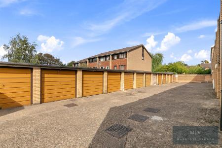 2 bedroom Flat for sale in Bardsley Close, Croydon