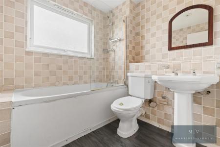 2 bedroom Flat for sale in Bardsley Close, Croydon