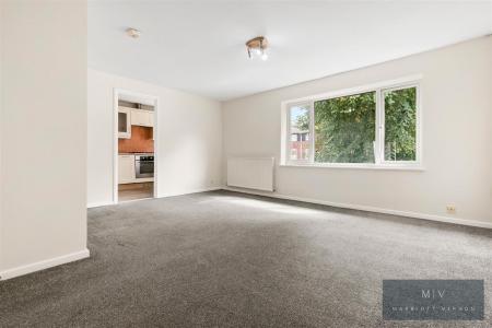 2 bedroom Flat for sale in Bardsley Close, Croydon