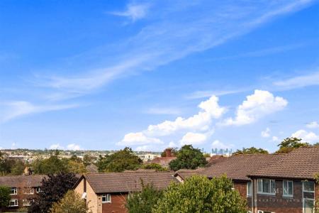 2 bedroom Flat for sale in Bardsley Close, Croydon