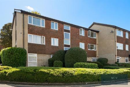 2 bedroom Flat for sale in Bardsley Close, Croydon