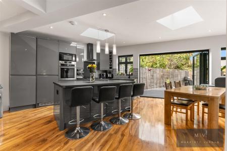 3 bedroom Semi-detached house for sale in Hurst Road, Croydon