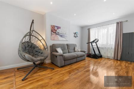 3 bedroom Semi-detached house for sale in Hurst Road, Croydon