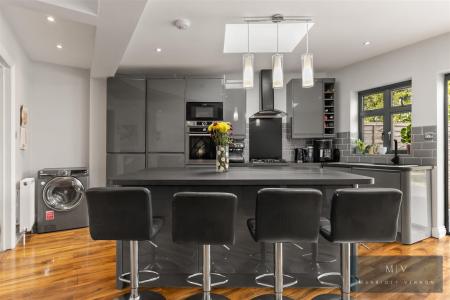 3 bedroom Semi-detached house for sale in Hurst Road, Croydon