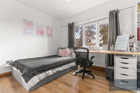 3 bedroom Semi-detached house for sale in Hurst Road, Croydon