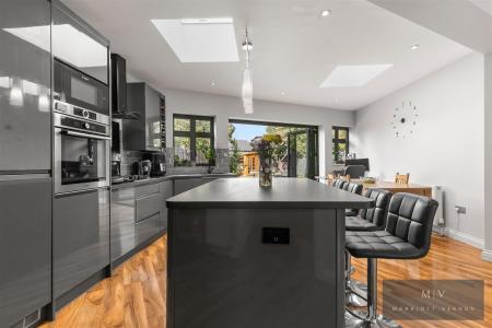 3 bedroom Semi-detached house for sale in Hurst Road, Croydon