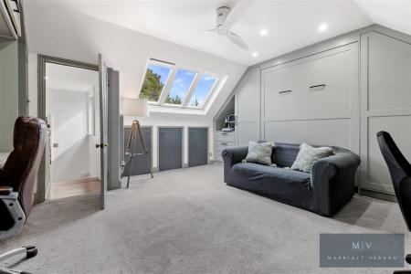 4 bedroom Semi-detached house for sale in Selsdon Road, South Croydon