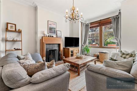 4 bedroom Semi-detached house for sale in Selsdon Road, South Croydon
