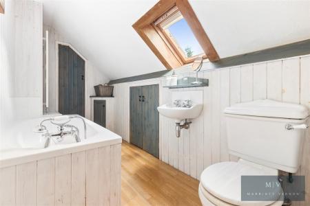4 bedroom Semi-detached house for sale in Selsdon Road, South Croydon