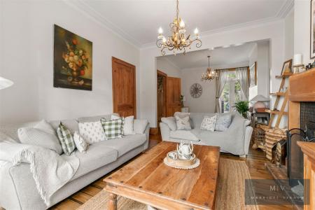 4 bedroom Semi-detached house for sale in Selsdon Road, South Croydon