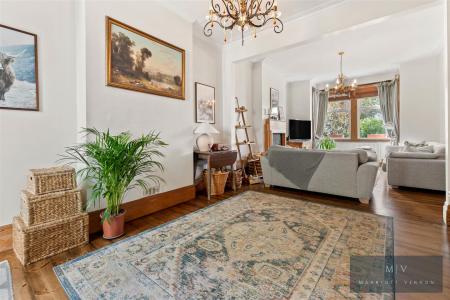4 bedroom Semi-detached house for sale in Selsdon Road, South Croydon
