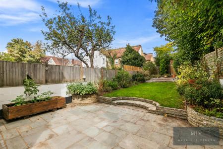 4 bedroom Semi-detached house for sale in Selsdon Road, South Croydon