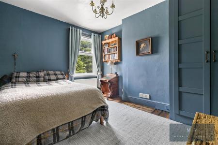 4 bedroom Semi-detached house for sale in Selsdon Road, South Croydon