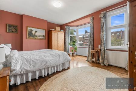 4 bedroom Semi-detached house for sale in Selsdon Road, South Croydon