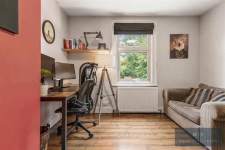 4 bedroom Semi-detached house for sale in Selsdon Road, South Croydon