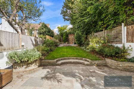 4 bedroom Semi-detached house for sale in Selsdon Road, South Croydon