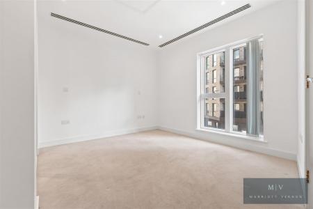 2 bedroom Flat for sale in Cherry Orchard Road, Croydon
