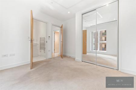 2 bedroom Flat for sale in Cherry Orchard Road, Croydon
