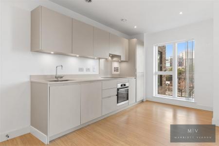 2 bedroom Flat for sale in Cherry Orchard Road, Croydon
