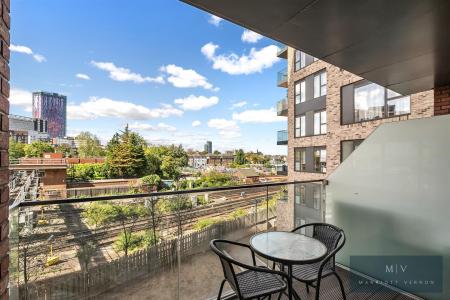 2 bedroom Flat for sale in Cherry Orchard Road, Croydon