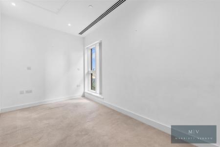 2 bedroom Flat for sale in Cherry Orchard Road, Croydon
