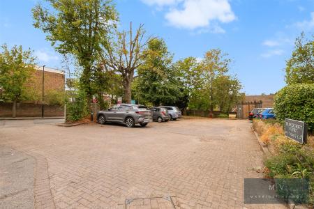 2 bedroom Flat for sale in Selborne Road, Croydon