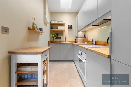 2 bedroom Flat for sale in Selborne Road, Croydon