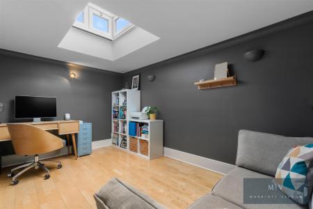 2 bedroom Flat for sale in Selborne Road, Croydon