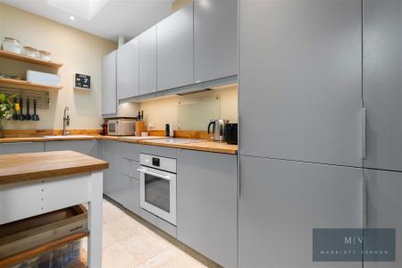 2 bedroom Flat for sale in Selborne Road, Croydon