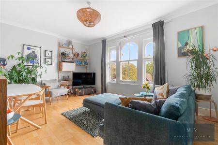 2 bedroom Flat for sale in Selborne Road, Croydon
