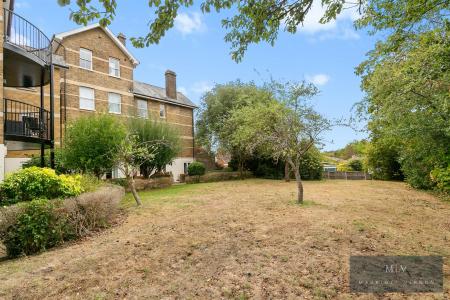 2 bedroom Flat for sale in Selborne Road, Croydon