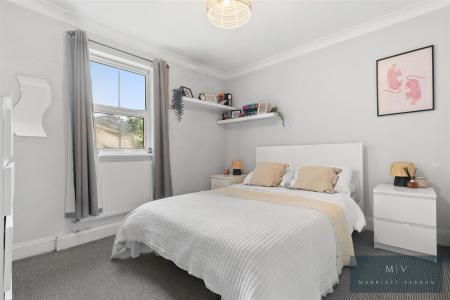 2 bedroom Flat to let in Croham Road, South Croydon
