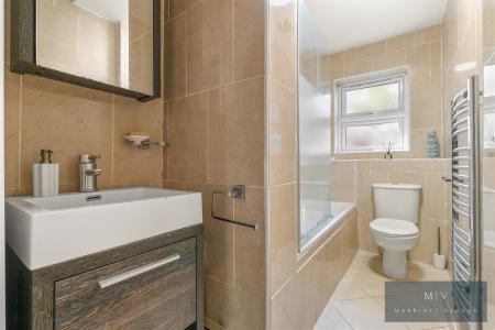 2 bedroom Flat to let in Croham Road, South Croydon