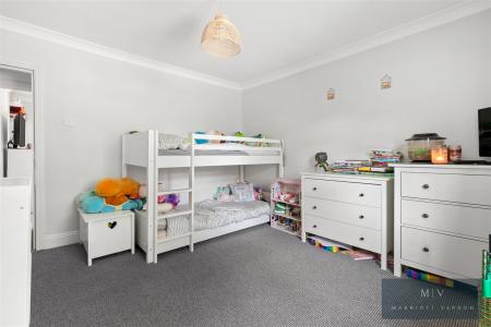 2 bedroom Flat to let in Croham Road, South Croydon