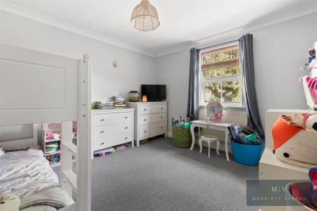 2 bedroom Flat to let in Croham Road, South Croydon