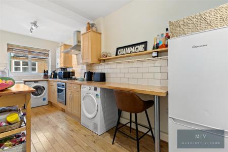 2 bedroom Flat to let in Croham Road, South Croydon